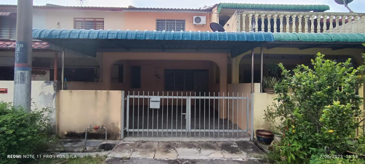 Homestay Rezeki บาตูกาจาห์ ภายนอก รูปภาพ